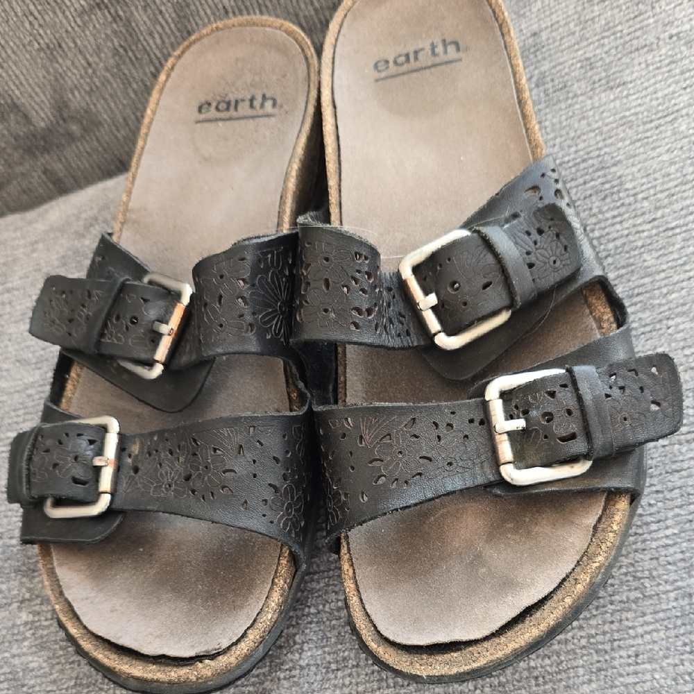 Earth Women's Black Buckle Sandals